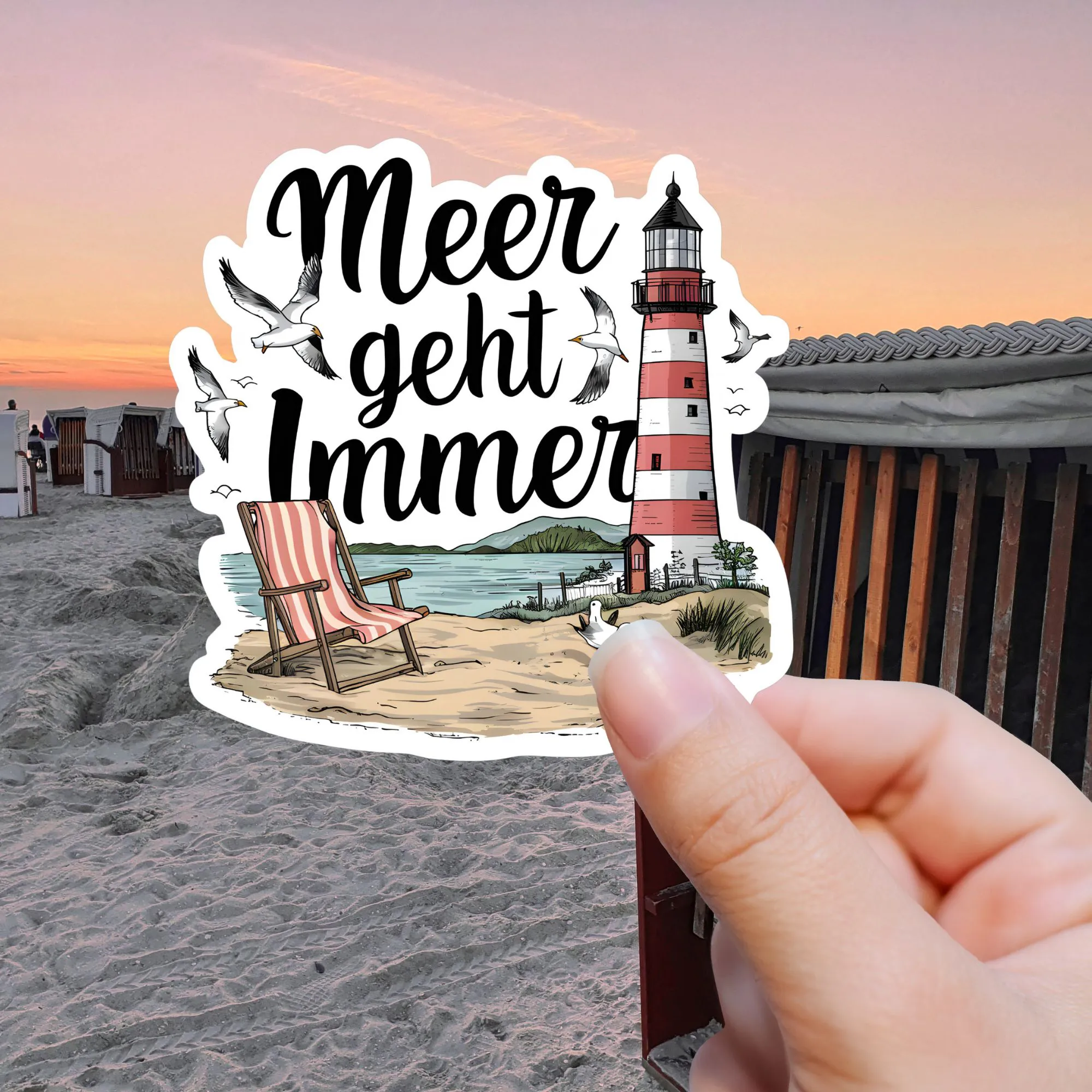 Sticker „Meer geht immer“ mit Leuchtturm, Strandstuhl