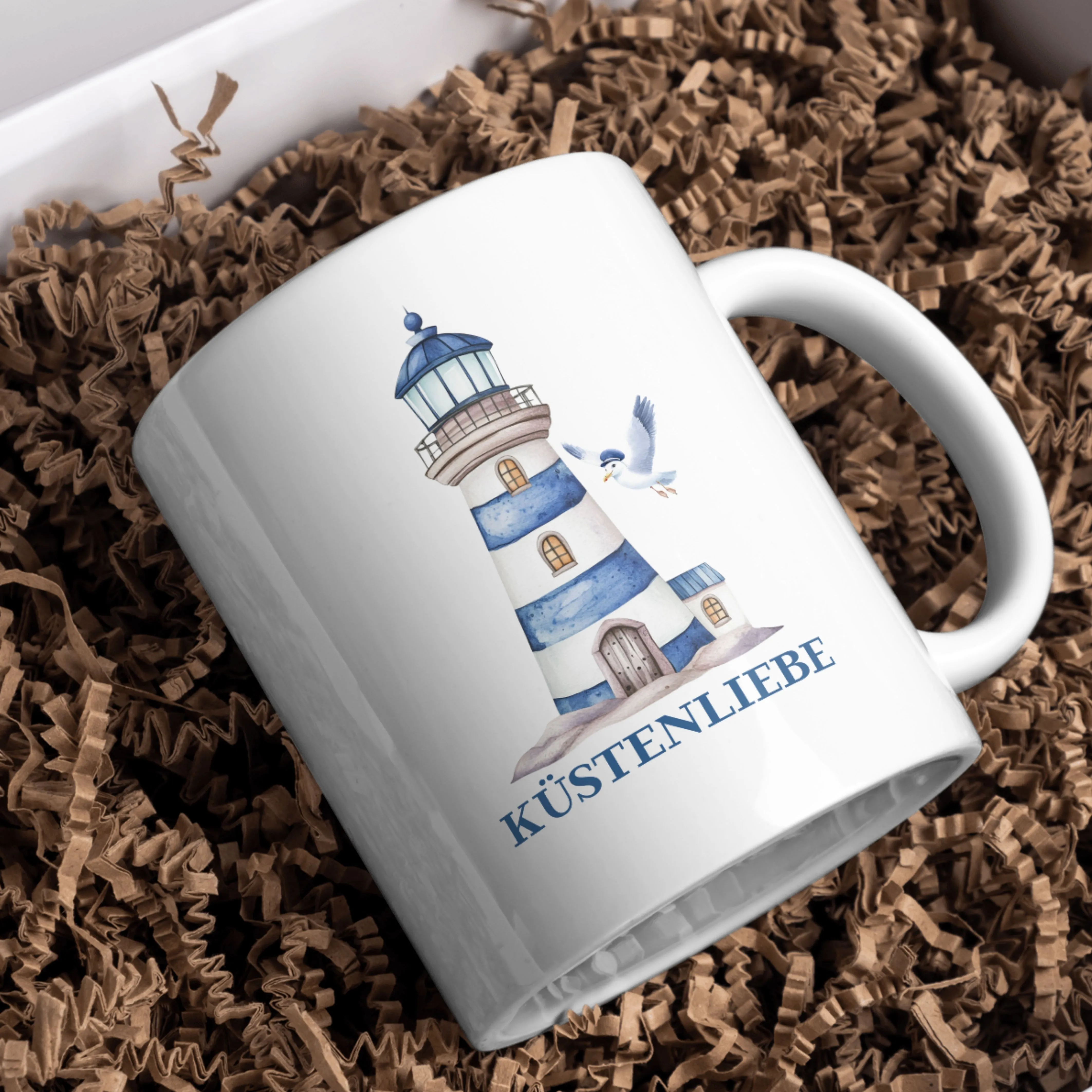 Keramiktasse Küstenliebe – Maritimes Leuchtturm Design mit Möwe
